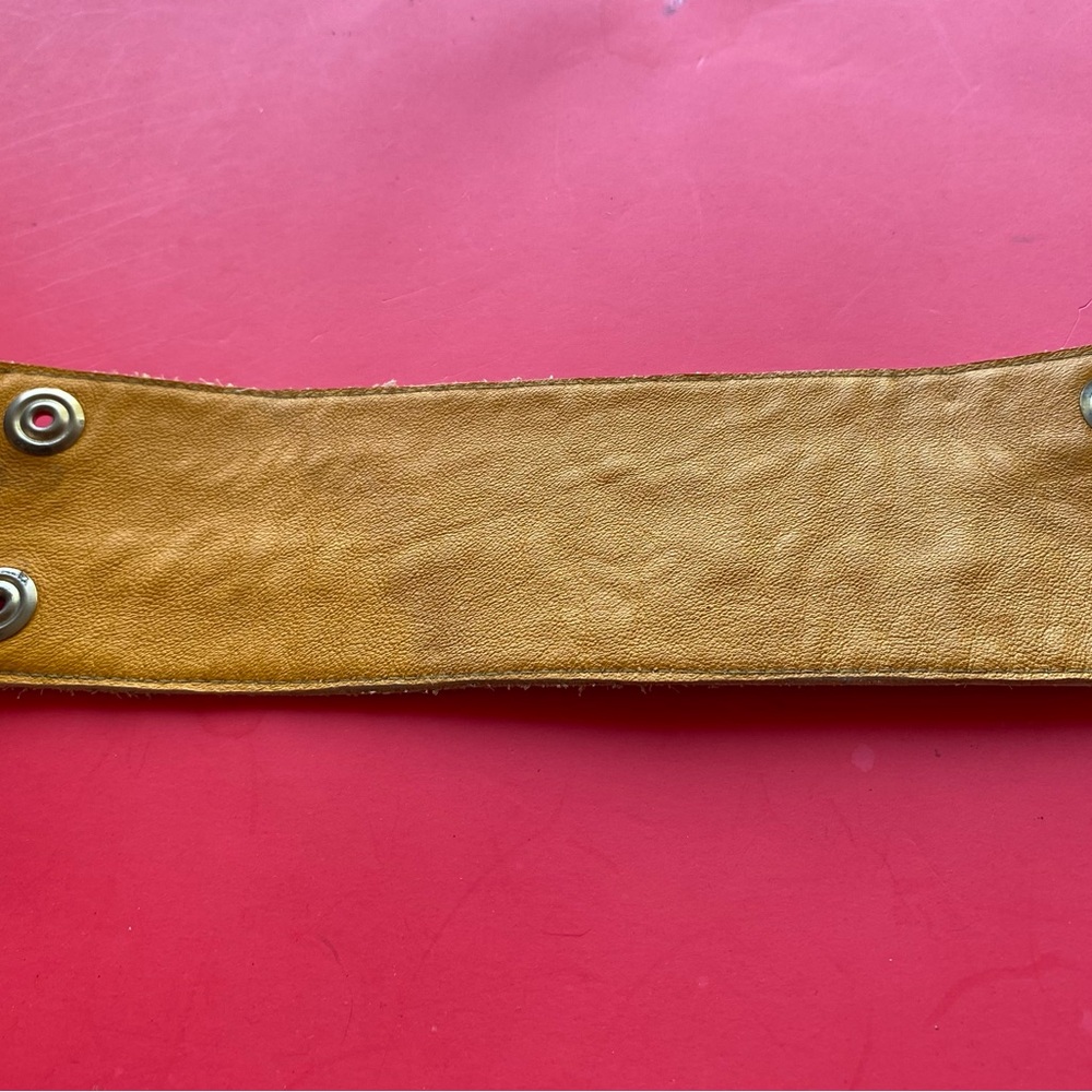 Vintage tooled leather cuff - Picture 4 of 4
